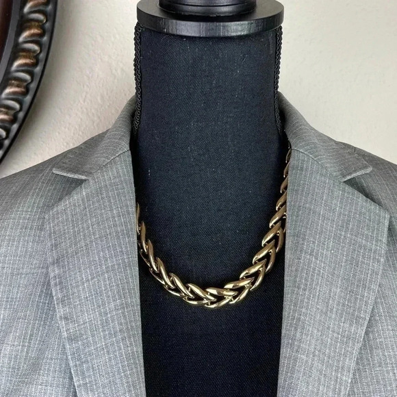 Gold Tone Necklace - Picture 2 of 6